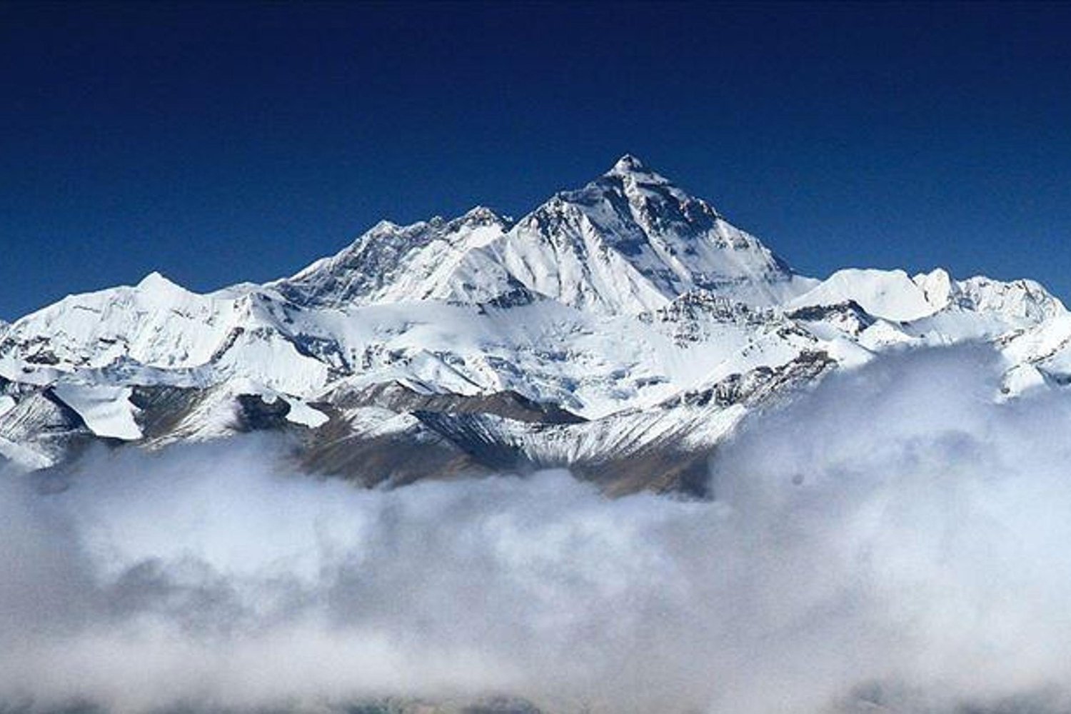 Everest'te Rekor Kırıldı: Günde En Çok Dağcı Zirveye Ulaştı