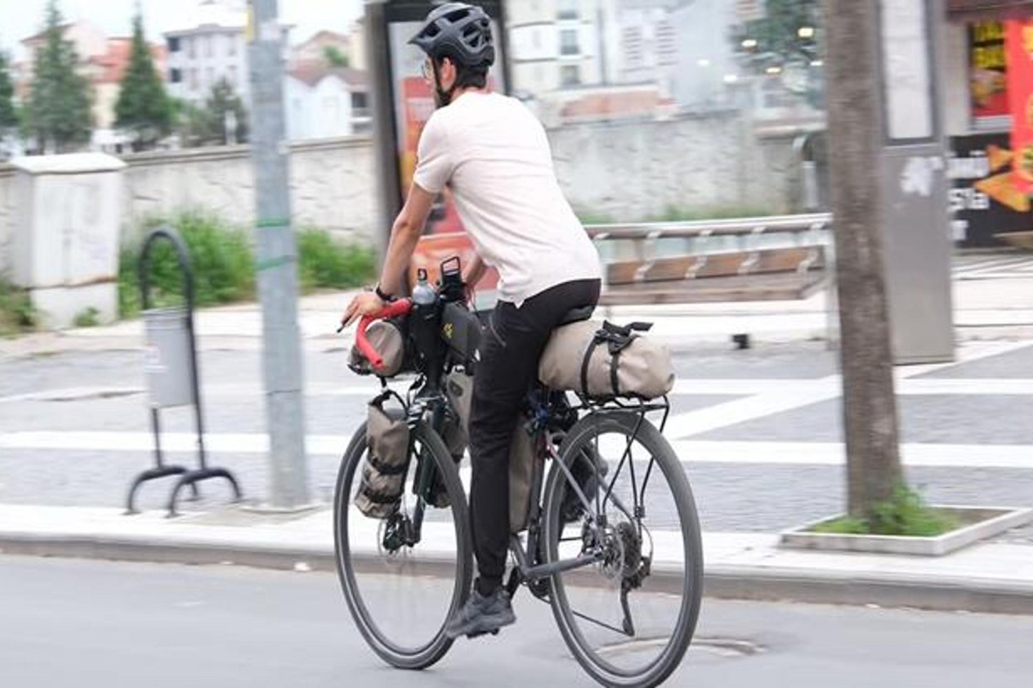 İtalya’dan Japonya’ya Bisikletle Yolculuk: Federico Pagano 3000 Km Pedal Çevirerek Düzce’de Molası Verdi