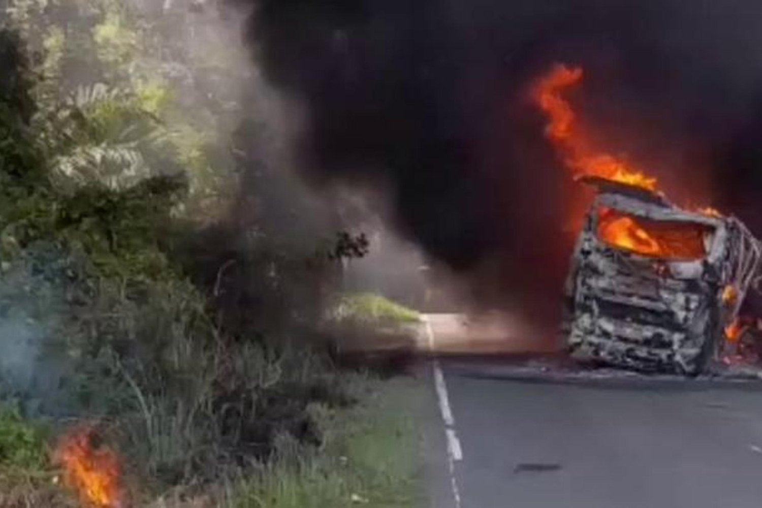 Endonezya’da Kanlı Trafik Kazası: 16 Ölü, 4 Yaralı