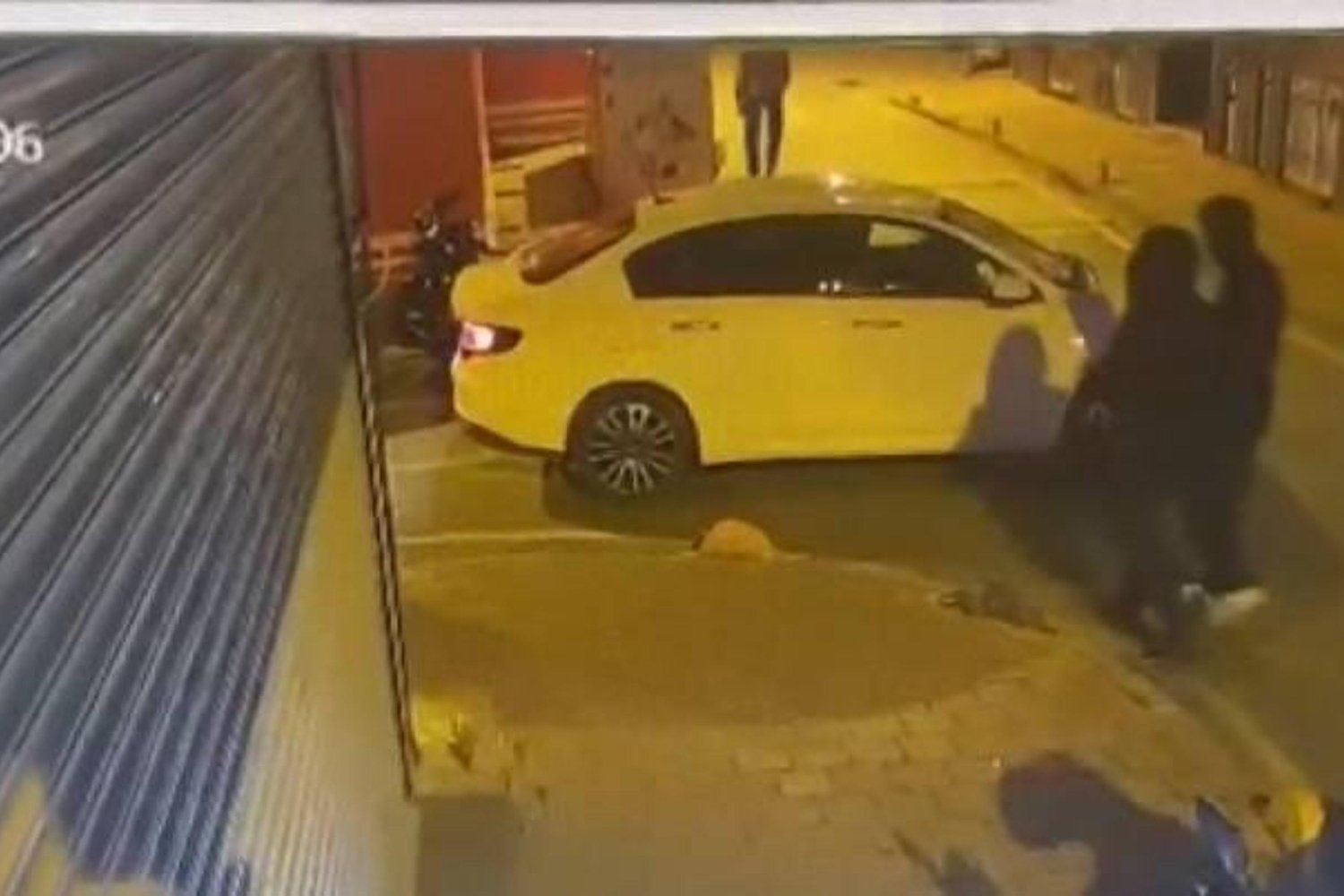 Fatih'te Kurşunlanan Binaya Operasyon: 3 Gözaltı Tutuklandı
