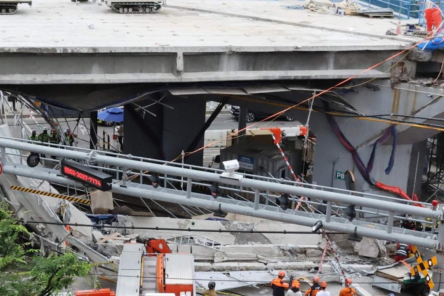 Seul'de Eski Üst Geçidin Yıkımı Sırasında Meydana Gelen Çökmede 3 Kişi Hayatını Kaybetti