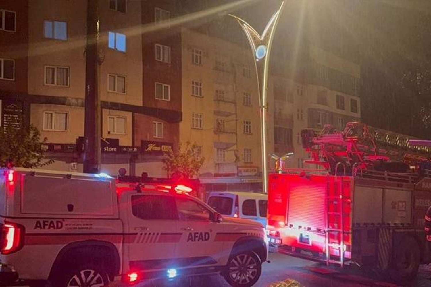 Korkutan Kayma: Bina Güvenliği İçin Tahliye Yapıldı - Son Dakika Haberleri