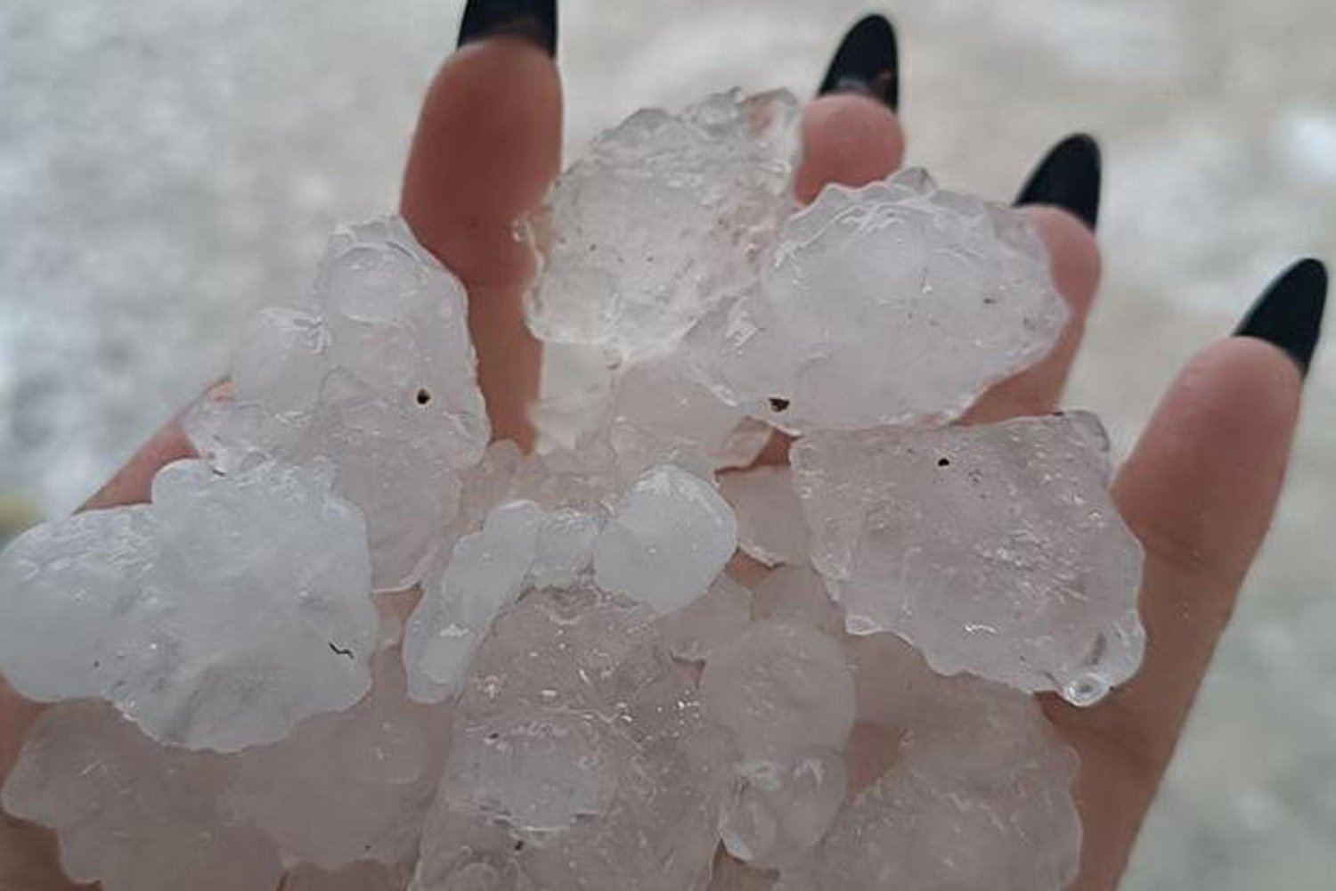 Hatay ve Osmaniye'de Sağanak Dolu Şiddeti: Caddeler Su Altında Kaldı, İnsanlar Tahliye Edildi