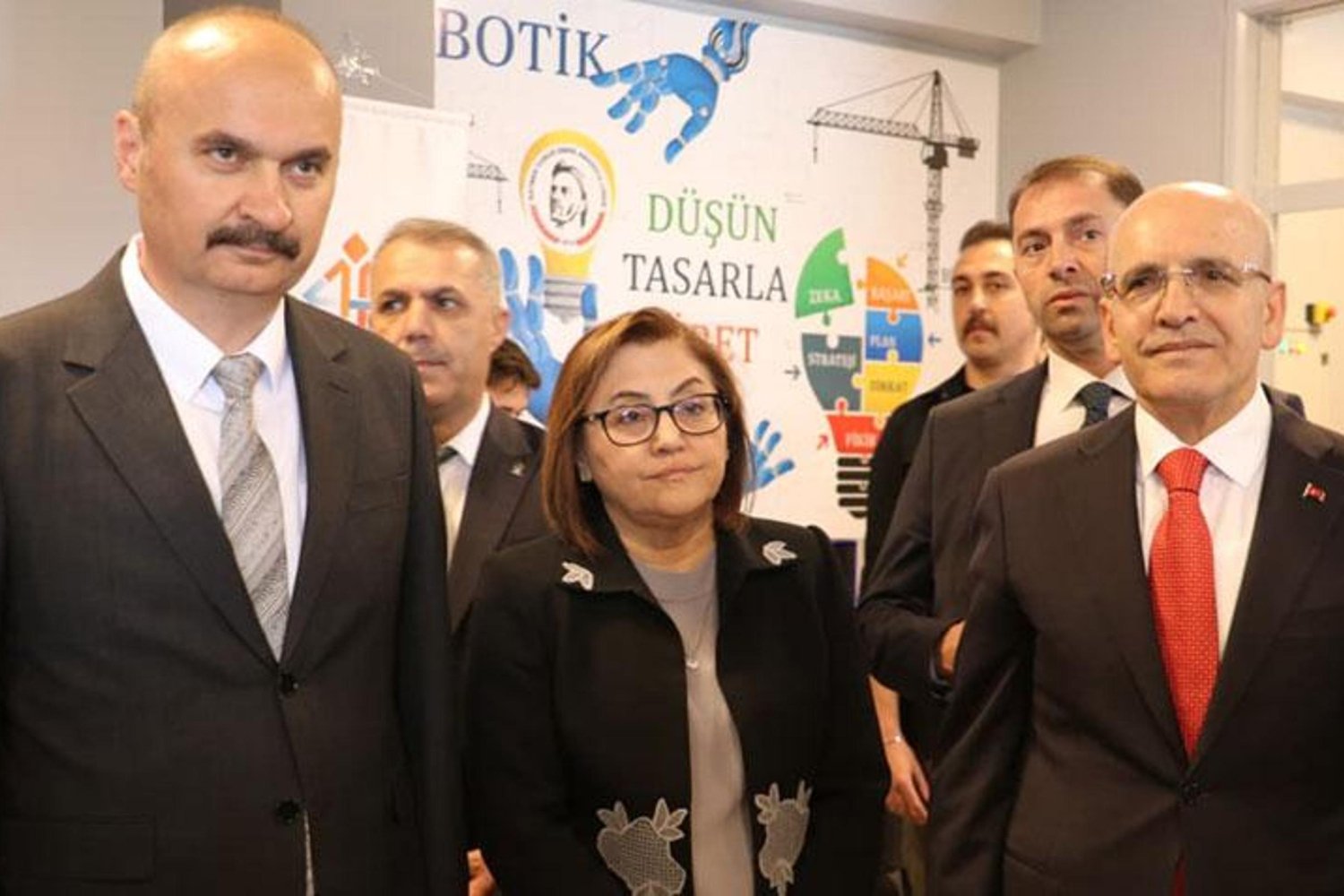 Batman'da Yapay Zeka Atölyeleri ve Devlet Tiyatroları Açılışı Heyecanı