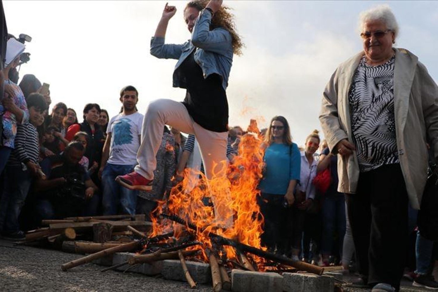 Hıdırellez Coşkusu: Gelenekler ve Bereketin Sembolü