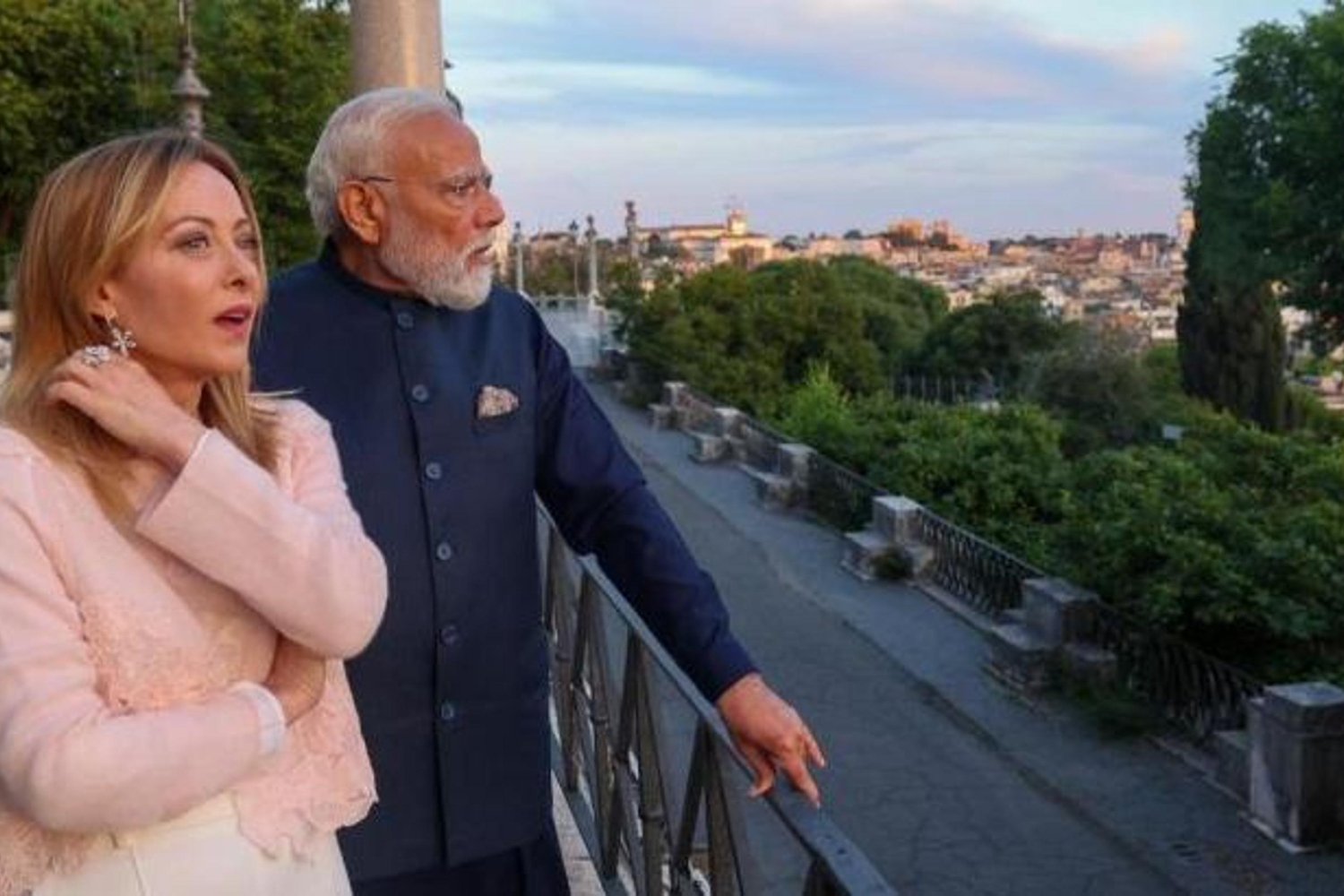 İtalya-Roma'da Sıcak Diplomasi: Hindistan Liderinden Eğlenceli Hediye