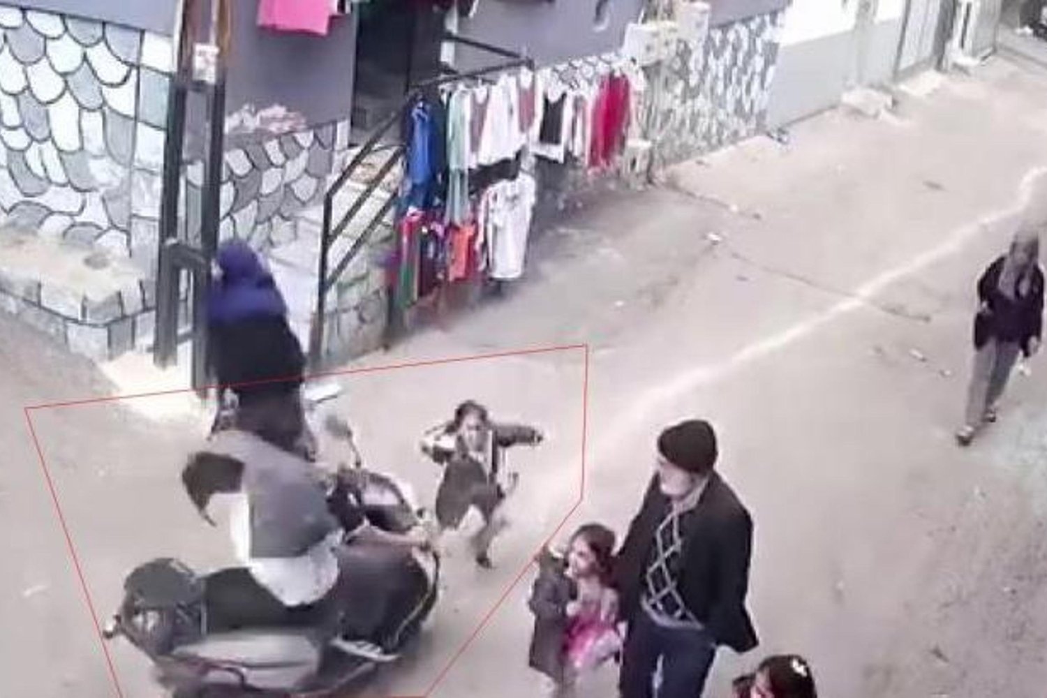 Şahinbeyde Korkutan Kaza! Çocuk Hızlı Motosiklet Çarpması Sonrası Yaralandı