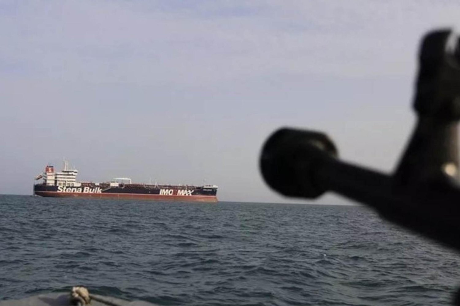 İran'dan ABD Gemisine Operasyon: Hürmüz Boğazı'nda Gerilim Tırmandı