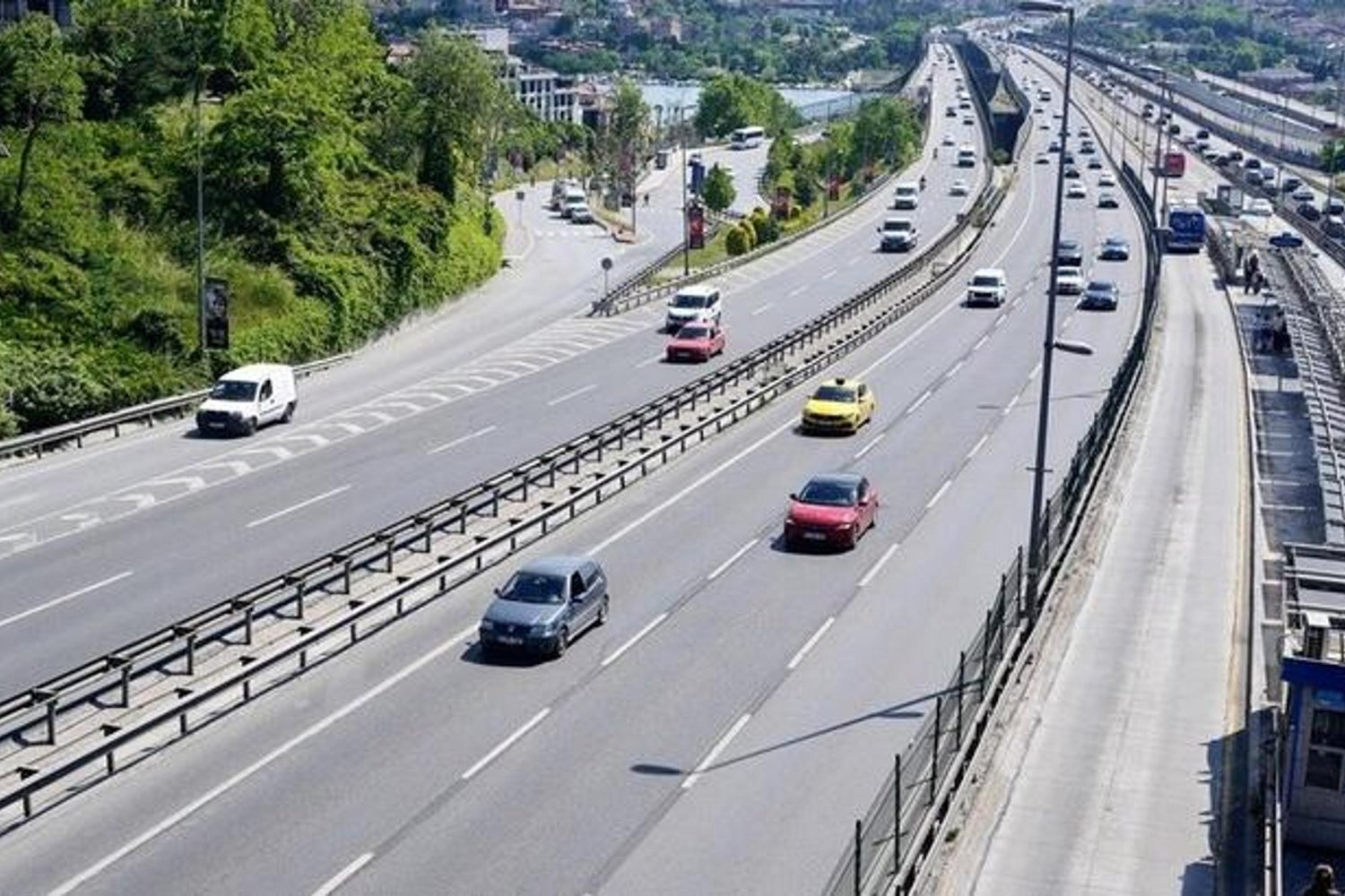 Bayram Tatili Trafik Yoğunluğu Artışını Gösteriyor! Kentte Hareketlilik Çığ gibi Büyüyor