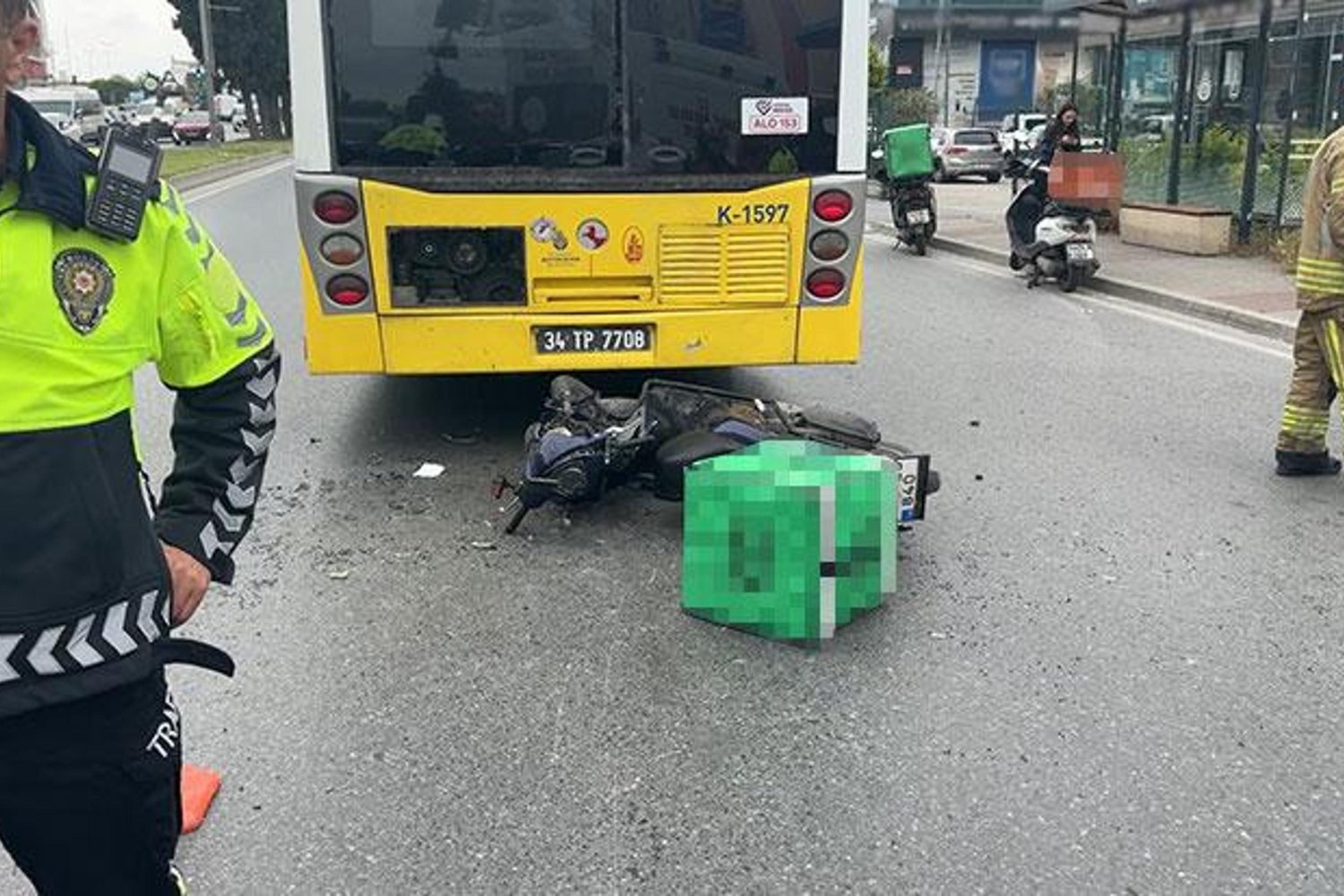 İstanbul'da Otobüs ve Motosiklet Çarpışması: Yaralılar Var!
