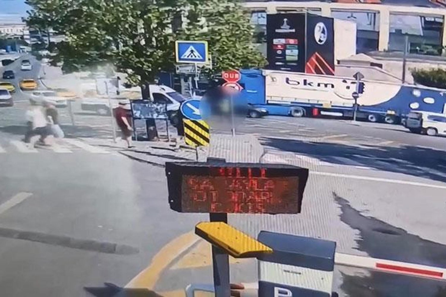 İstanbul'da Şok Kaza: Polis Memuru Ağır Yaralı