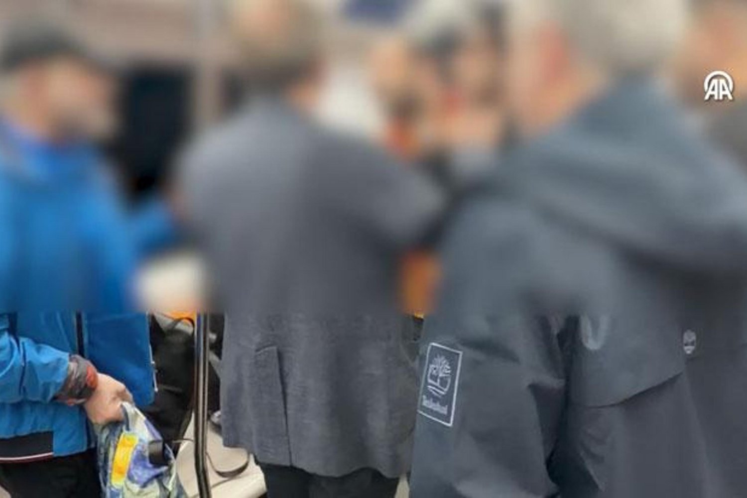 İstanbul'da Metroda Şiddet Olayı: Taraftarlar Arasında Kavga Çıktı