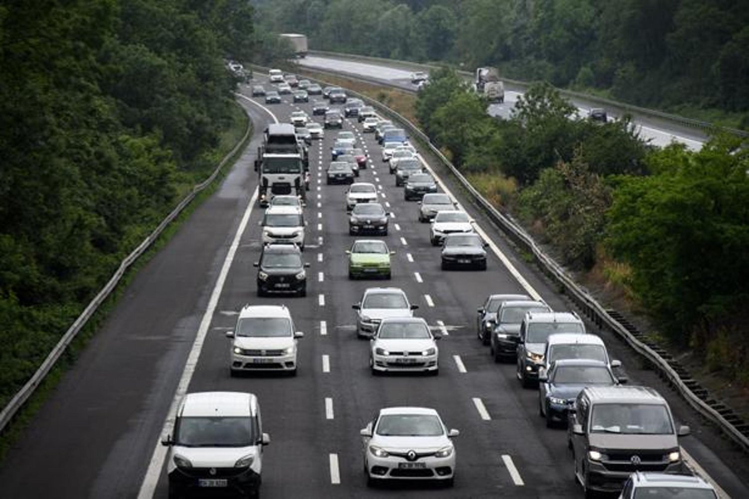 Kurban Bayramı Trafiği: Anadolu Otoyolu'nda Yoğunluk ve Uzun Kuyruklar
