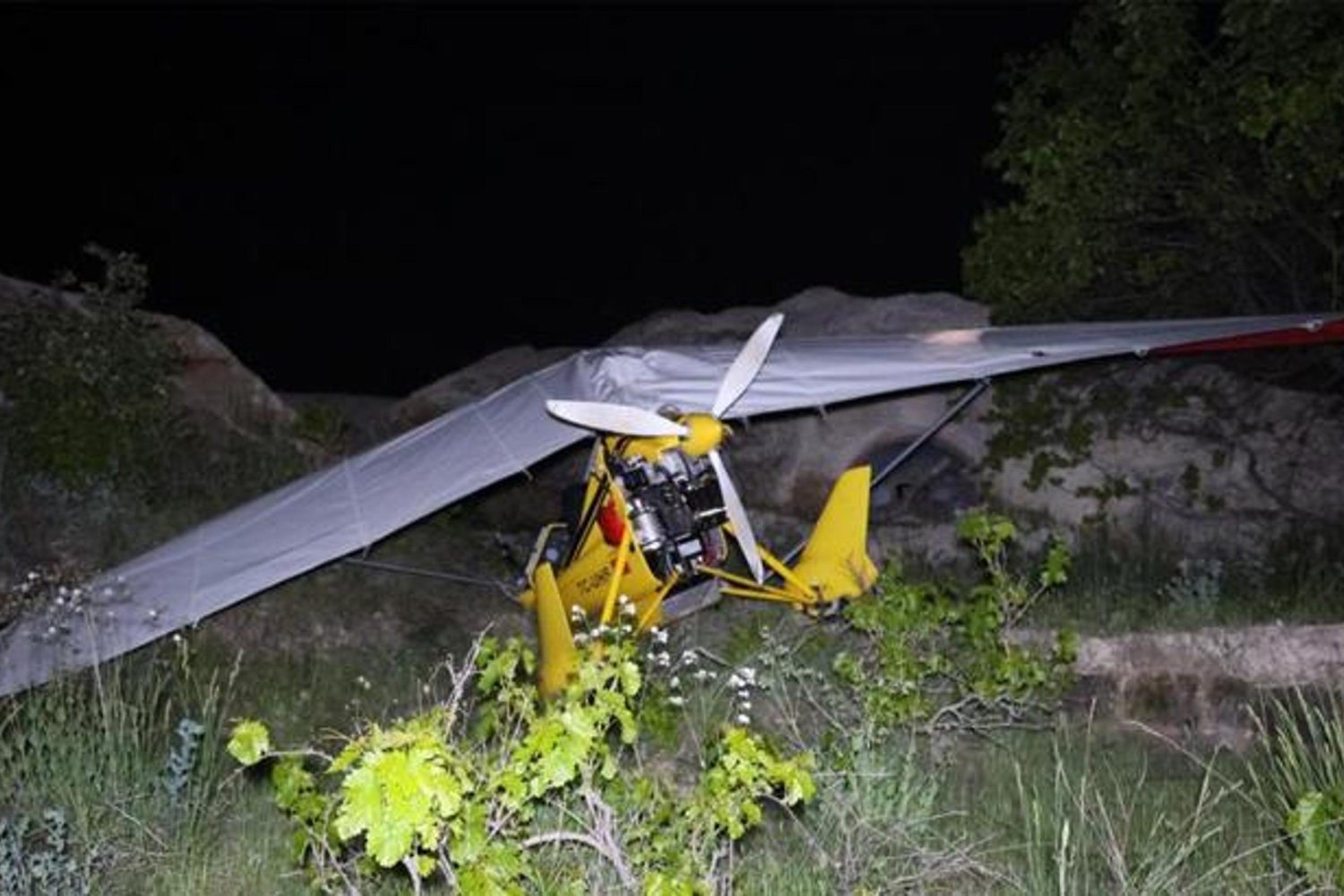 Kapadokya'da Microlight Uçuşu Motor Arızasıyla Zorunlu İniş Yaptı: Pilot ve Yolcu Hafif Yaralandı