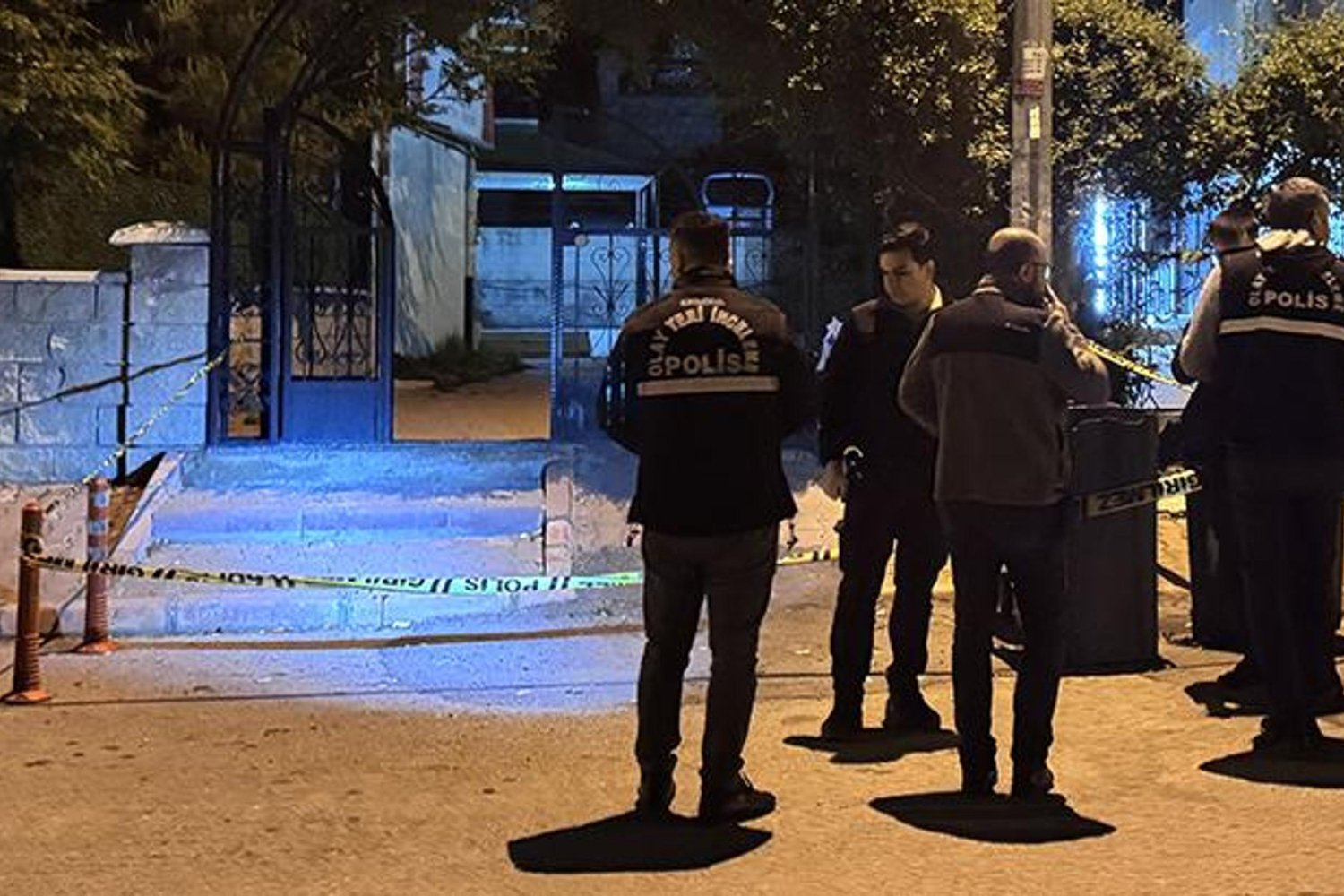 İzmir'de Şoke Eden Olay: Kadın Darbedildi, Kardeşler Bıçaklandı!
