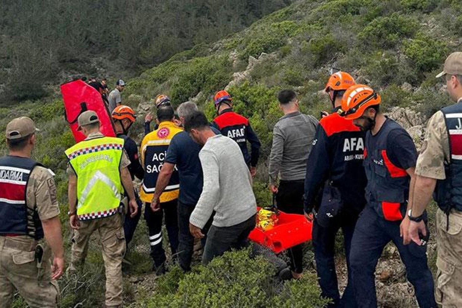 Hatay'da Kekik Toplarken Uçurumdan Düşen Kadın Kurtarıldı