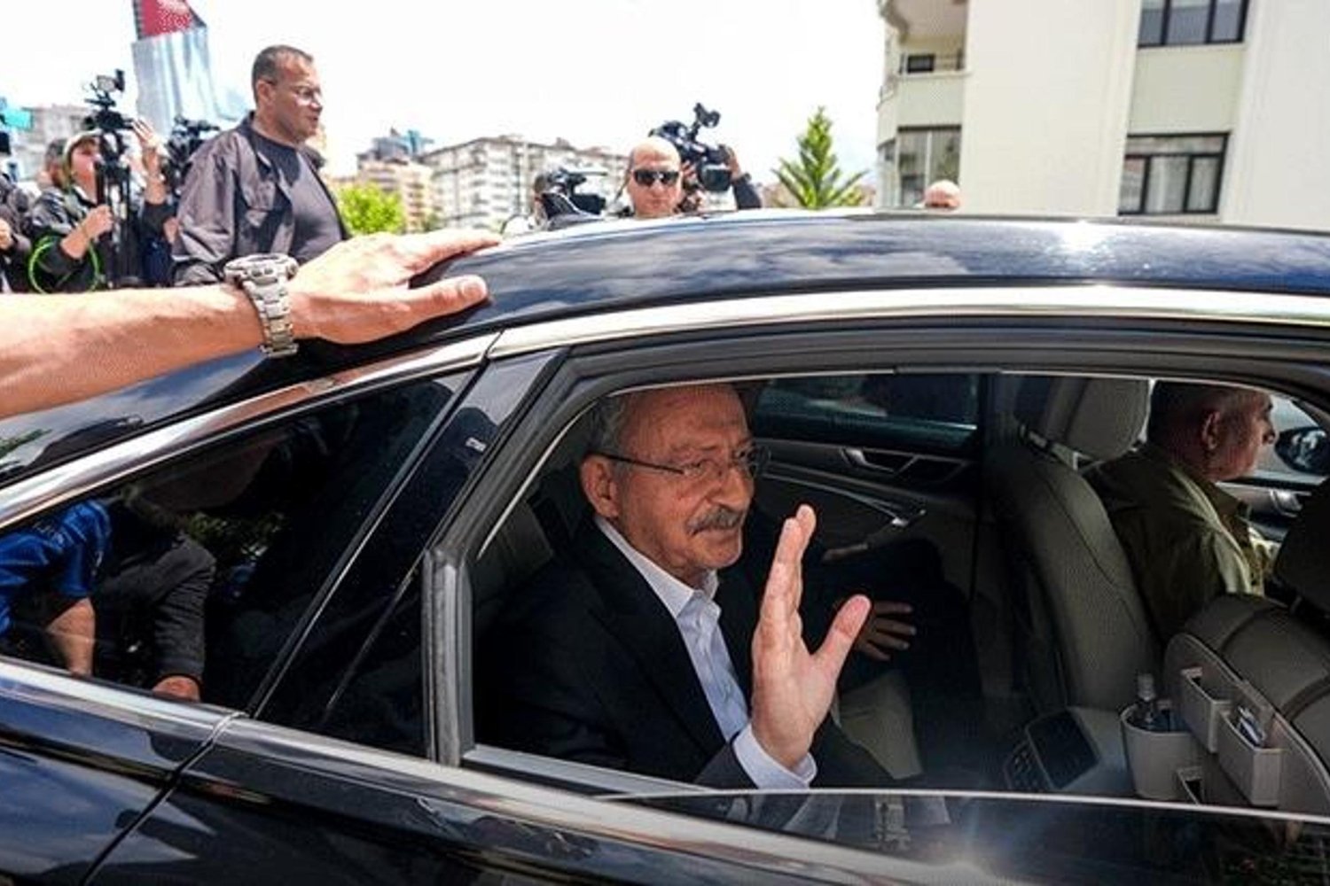 Şeyma Subaşı Yaz Tatilinde Bir Yunan Adasında Modaya Damga Vuruyor
