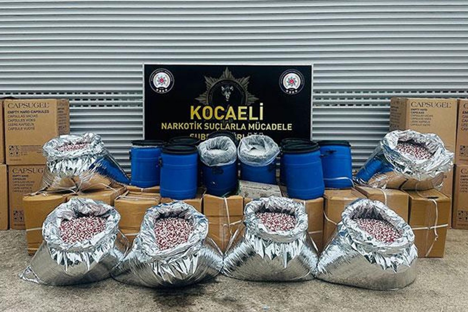 Uyuşturucu Operasyonu: 40 Milyon Hap Üretecek Ham Madde Ele Geçirildi