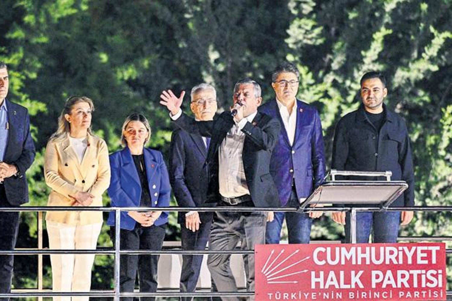 Yargı Çıkışlarıyla CHP’de Kriz Derinleşiyor: Muhalefet ve AK Parti’den Gelişmeler