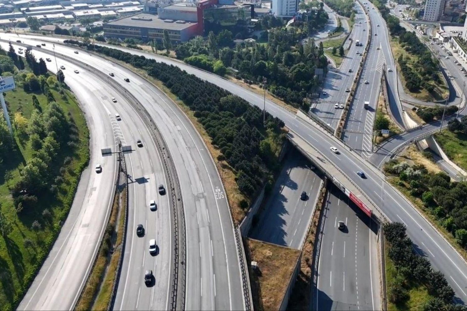 İstanbul'da Trafik Yoğunluğu Yüzde 1 ile Seyretti, Bayramda Sakinlik Hâlâ Devam Ediyor