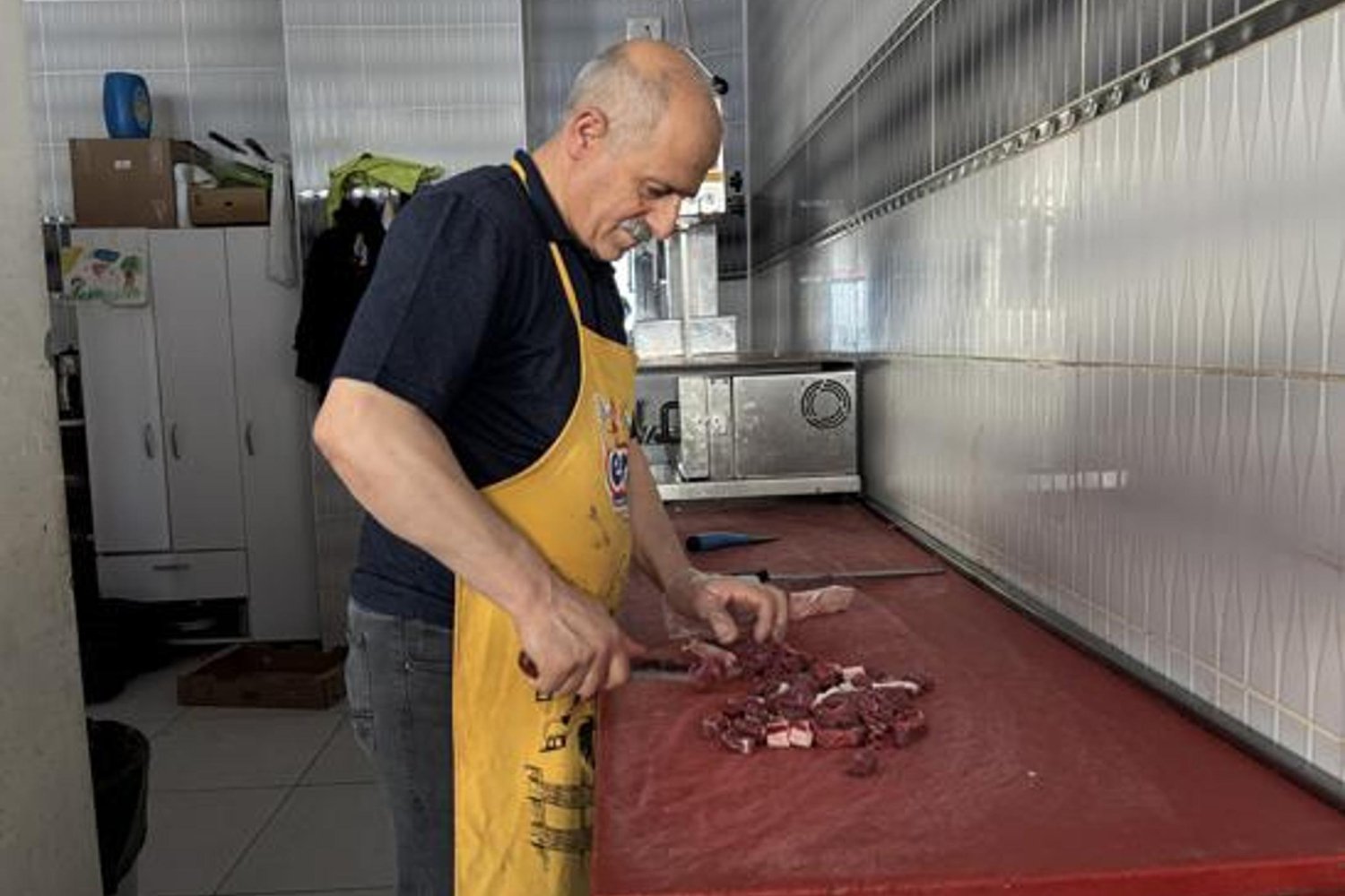 Kurban Etlerini İşlemek İsteyenler Kasaplara Akın Etti