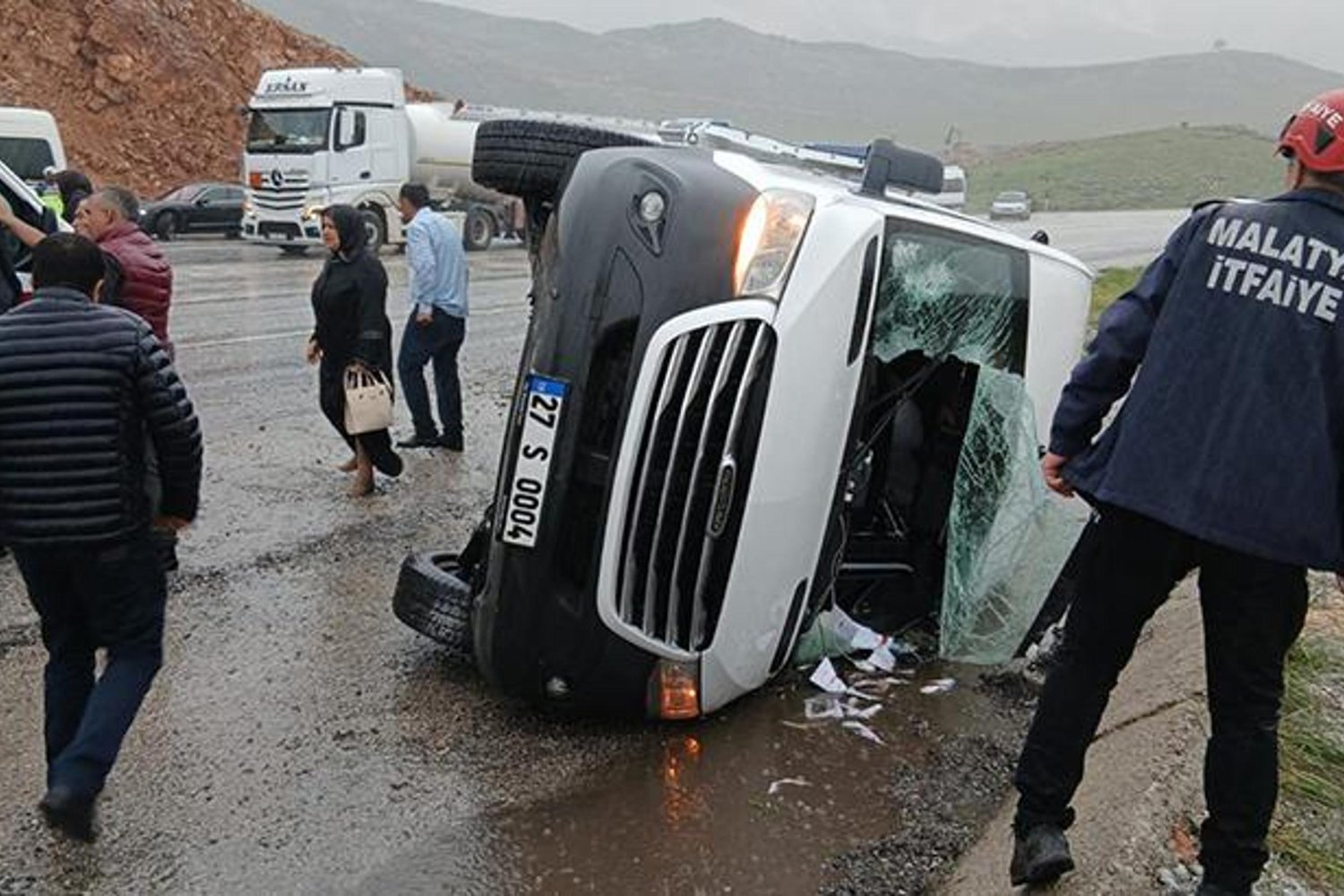 Malatya'da Minibüs Kazası: 12 Yaralıyla Hastaneye Sevk Edildi