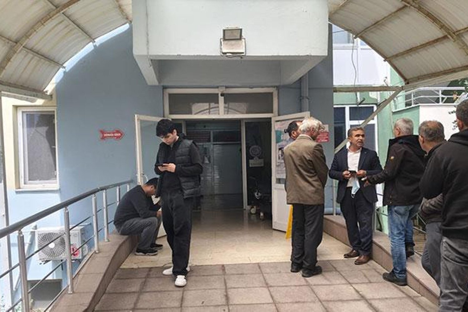 Mersin'de Aile Zehirlenmesi: 2 Kişi Hayatını Kaybetti, 2 Kişi Yoğun Bakımda