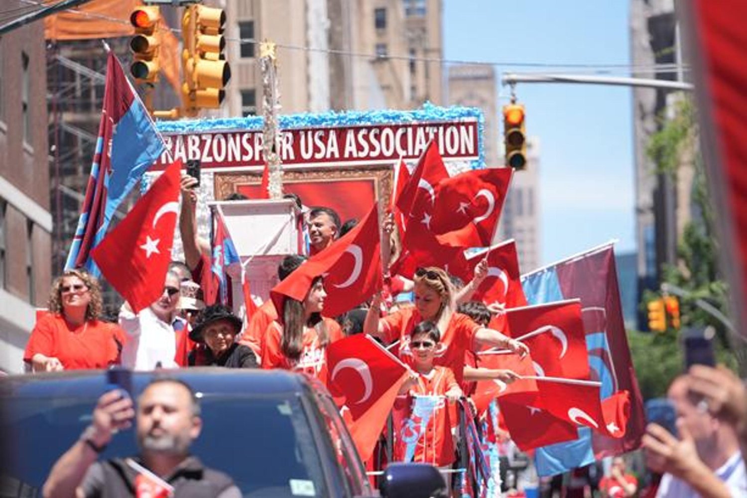 Türk-Amerikan Toplumu New York'ta 43. Yürüyüş ve Kutlama Coşkusu