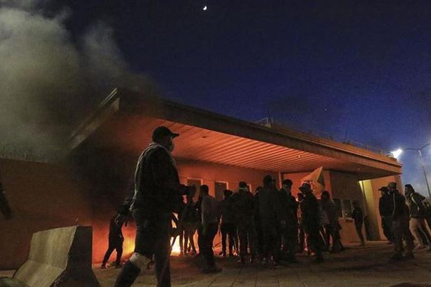 İran'da Askeri Kayıplar: 14 Asker Hayatını Kaybetti, Patlamalar Devam Ediyor