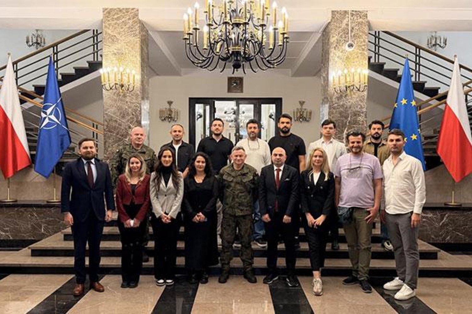 Türkiye-Ukrayna Destek ve Polonya'nın Askeri Yardımı Gündemde