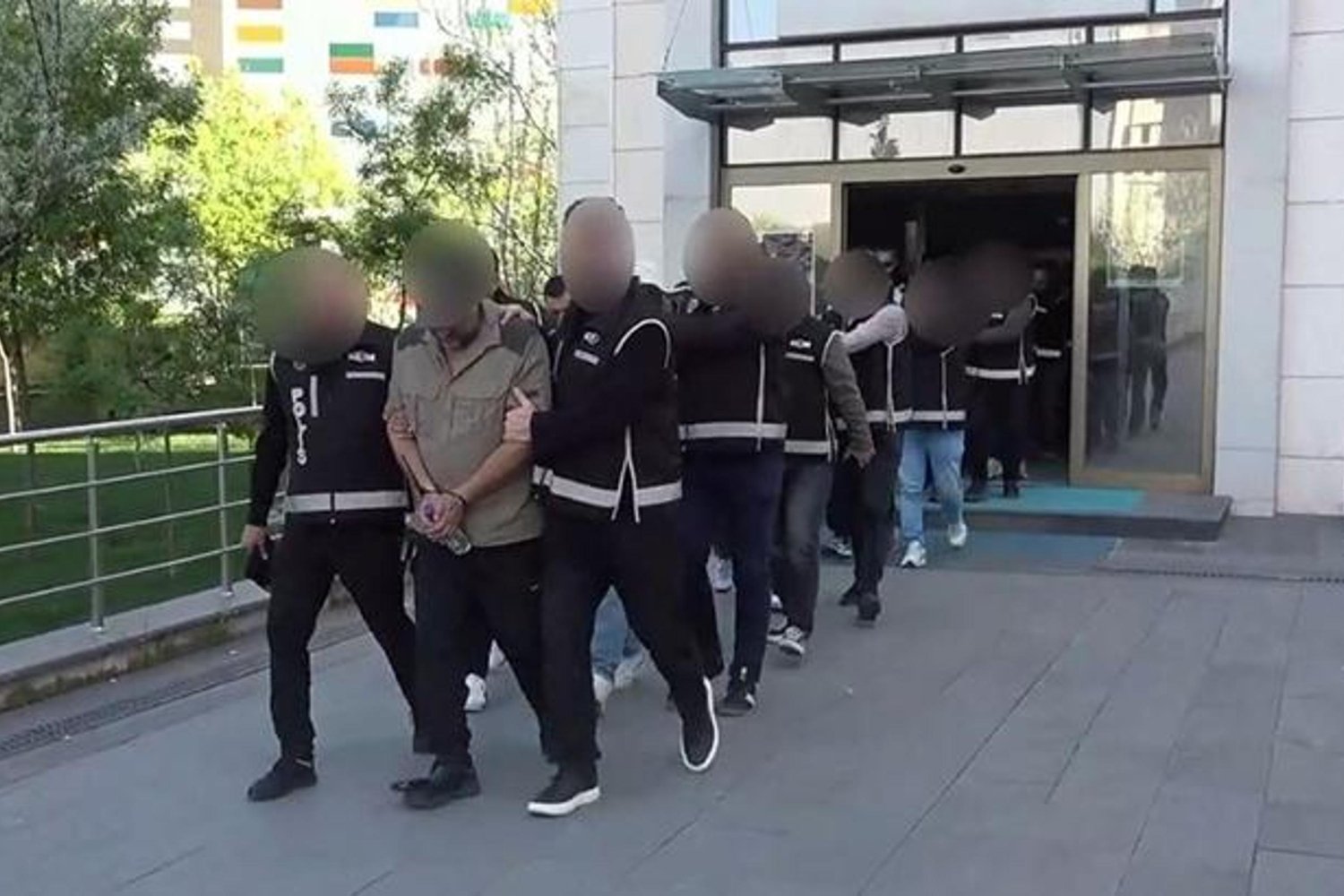 Ankara'da Organize Suç Örgütüne Darbe: 8 Gözaltı ve Silah Ele Geçirildi