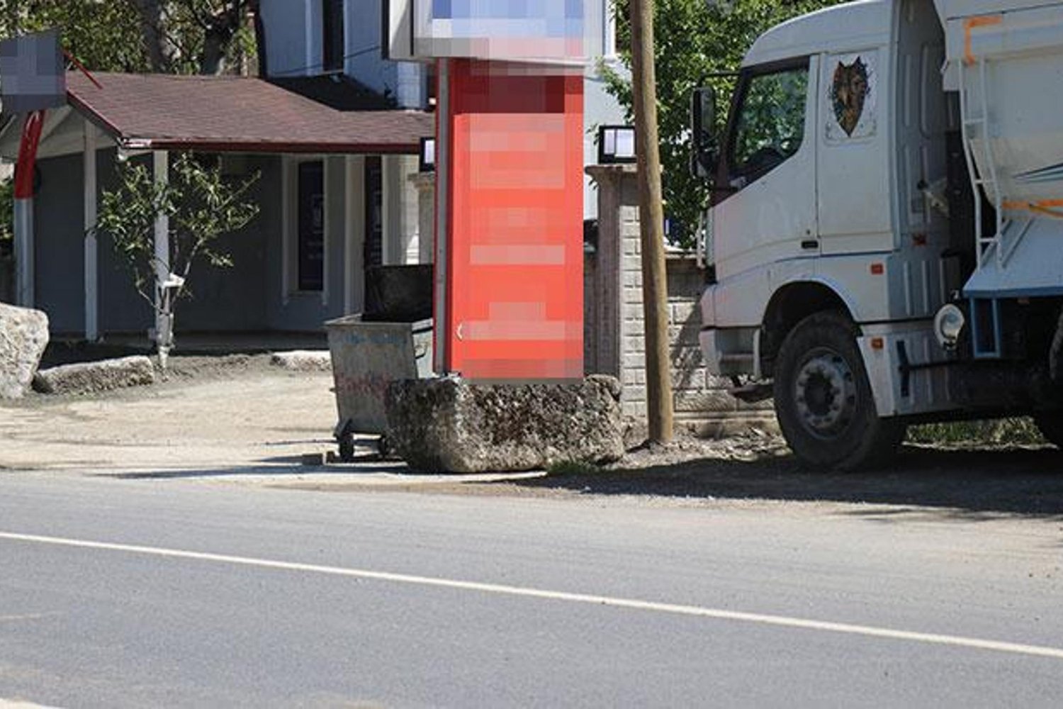 Sakarya'da Çöp Kamyonu Kazası: Bir Kadın Hayatını Kaybetti