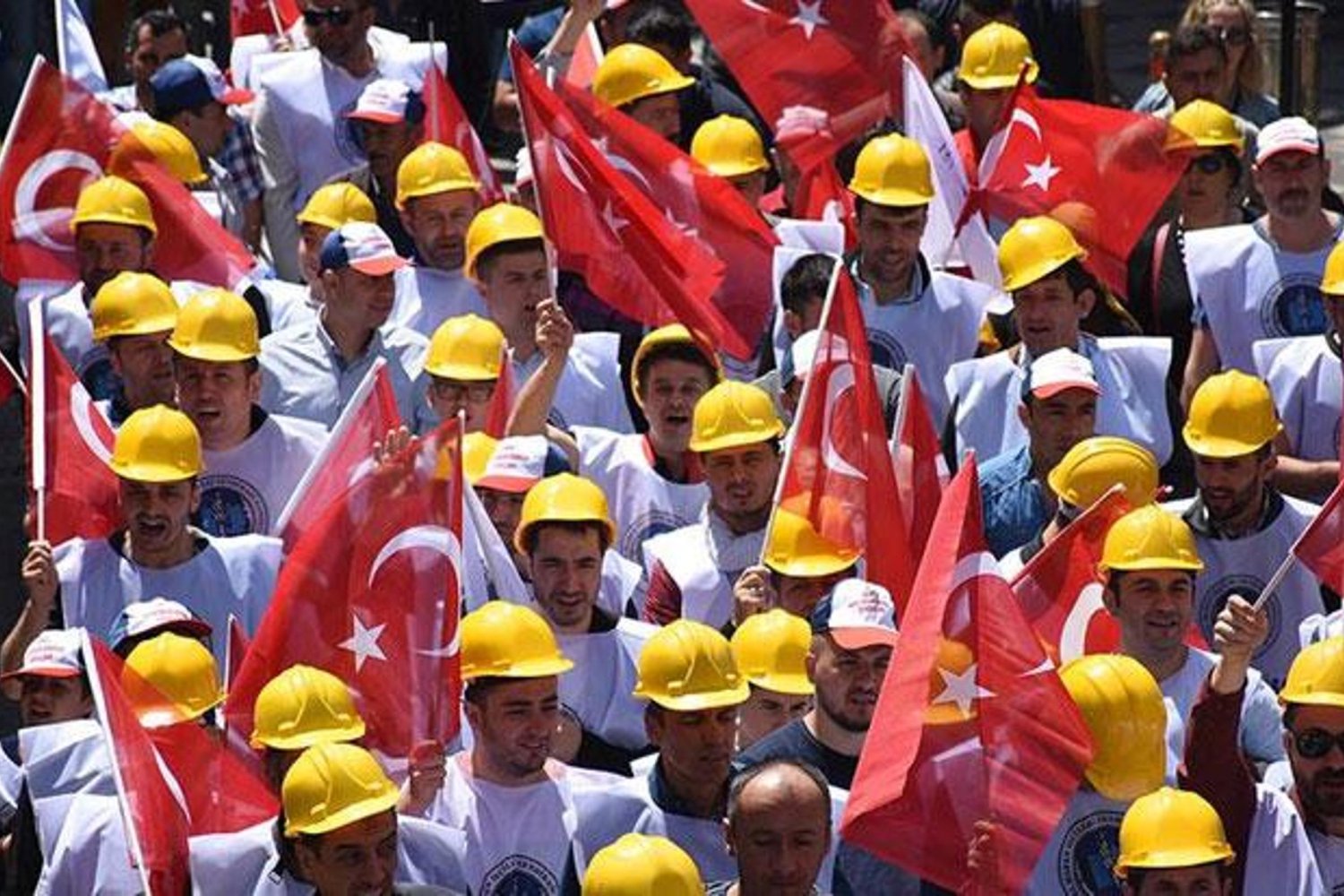 1 Mayıs Emek ve Dayanışma Günü’ne Dikkat Çeken Mesajlar