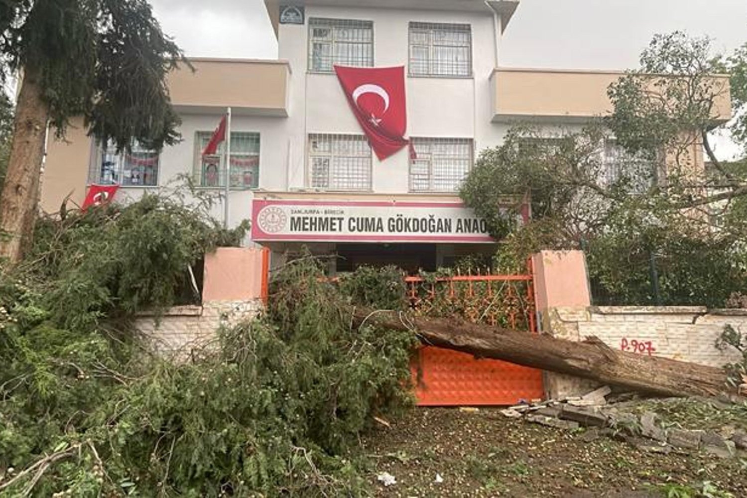 Deprem ve fırtına sonrası eğitim durdu! Şanlıurfa ve Gaziantep'te okullarda ara verildi
