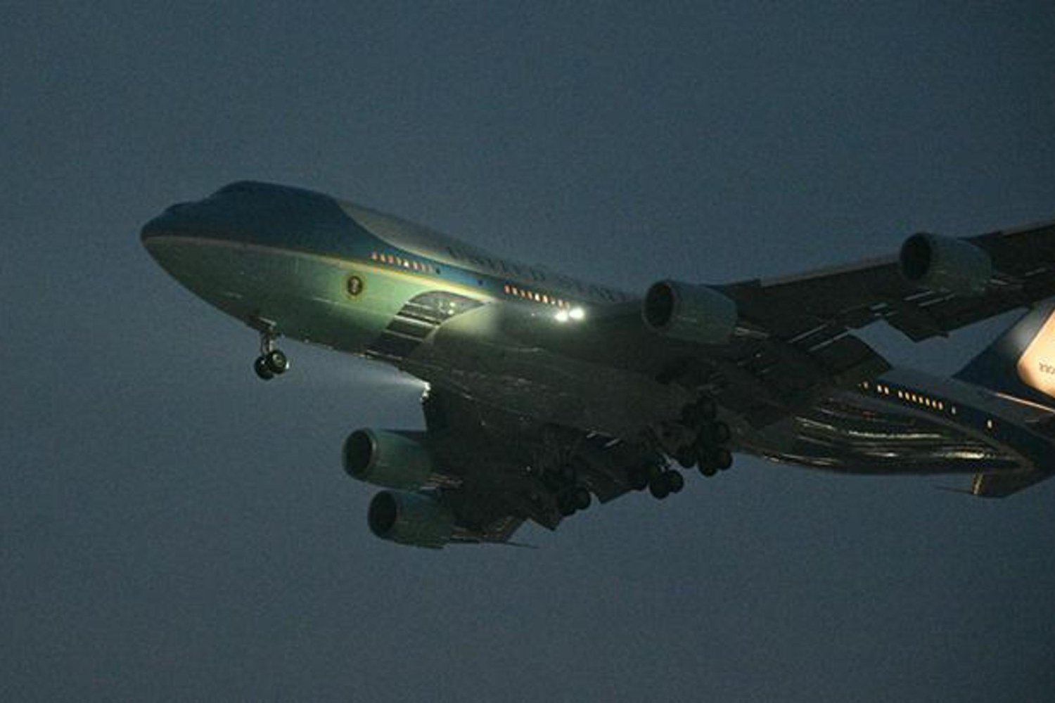 ABD Başkanı Trump Çin'de Tarihi Ziyarete Başladı: 8.5 Yıl Sonra İlk Temas