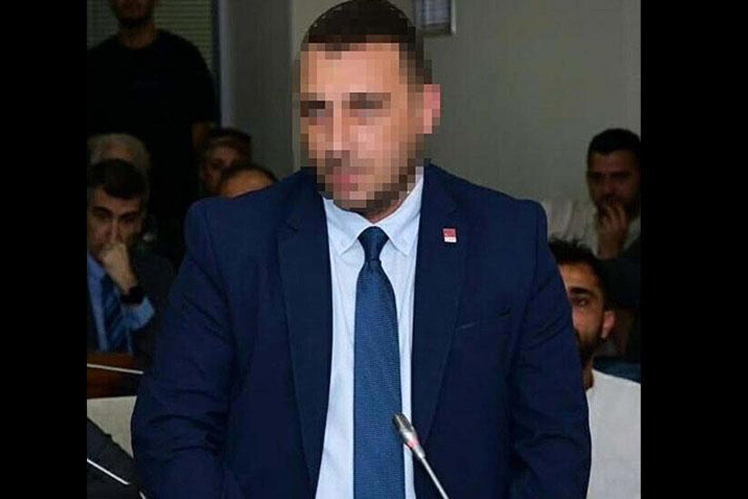İzmir'de Sosyal Medya Krizi! Meclis Üyesi Hakaret ve Tehdit Şüphelisi Gözaltında