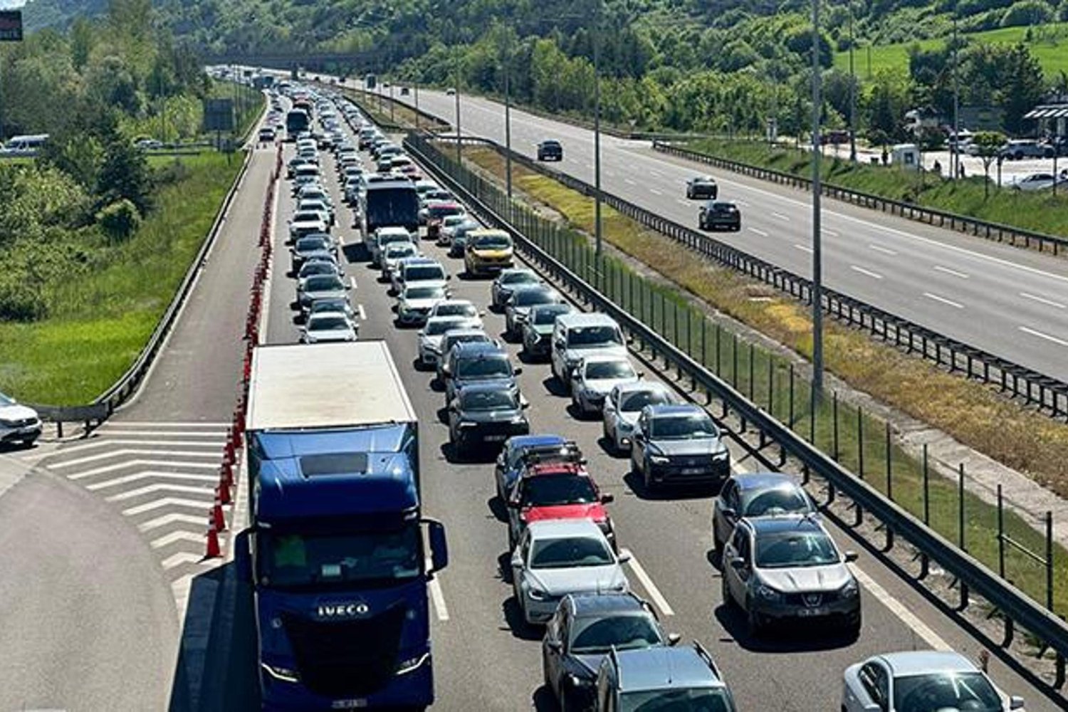 Kurban Bayramı Dönüşü Yoğunluğu Anadolu Otoyolu'nda Trafik Çileye Döndü