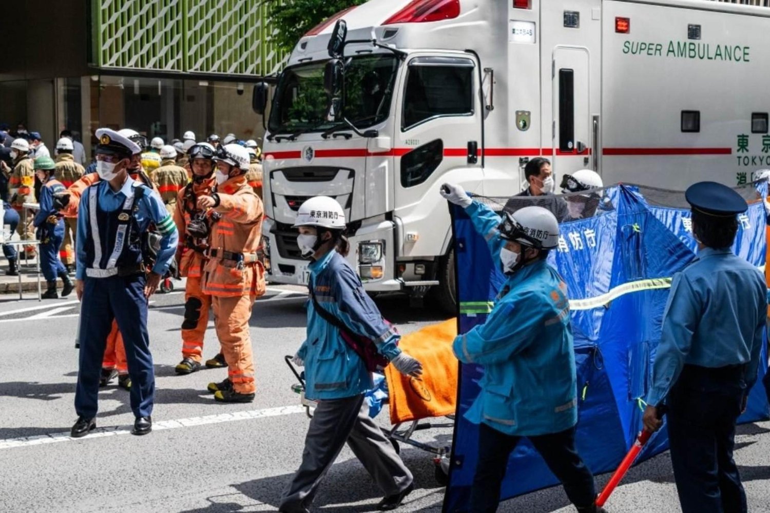 Tokyo'da Spreyli Panik: Alışveriş Merkezi Korkuttu