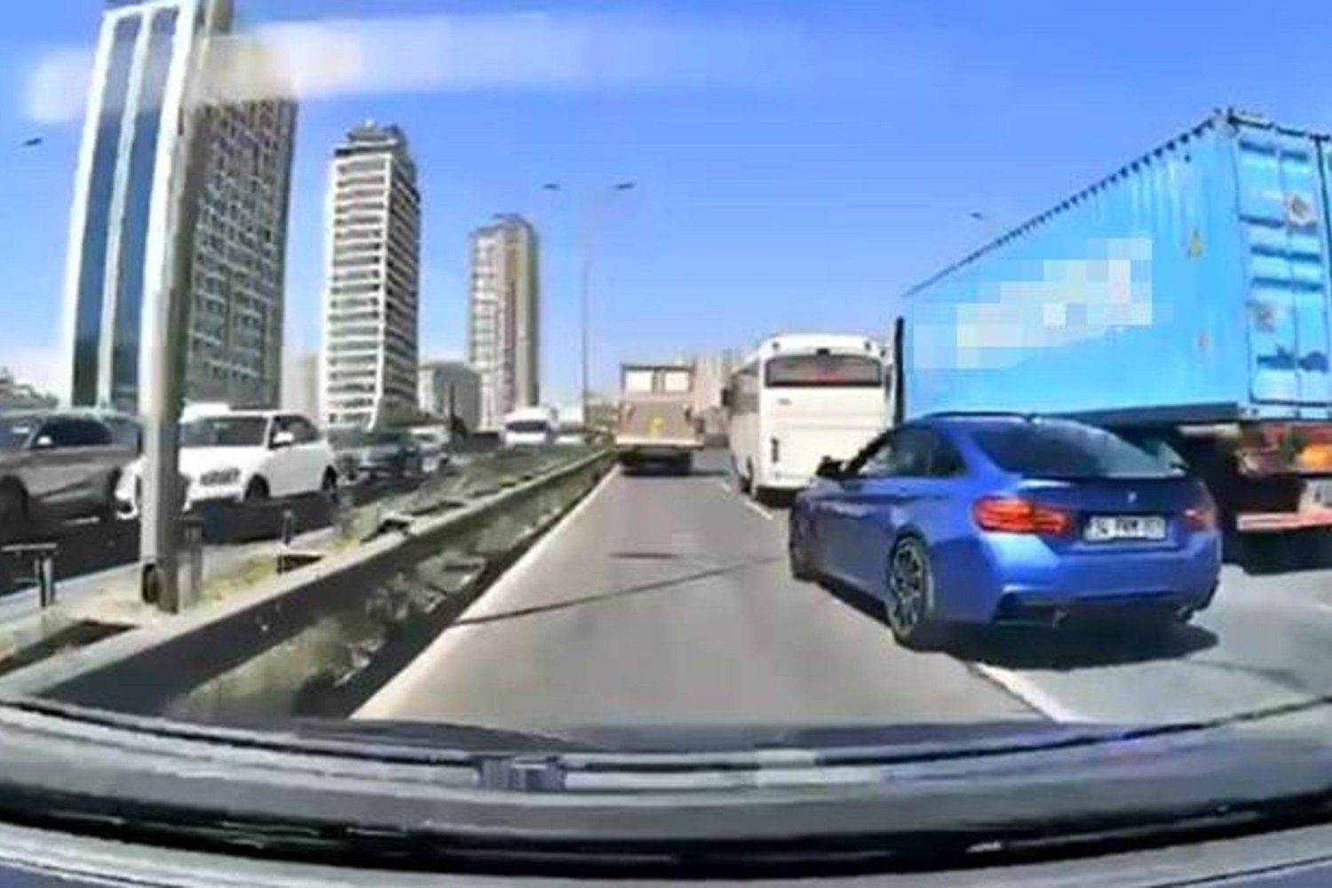 İstanbul Trafik Güvenliğini Tehdit Eden Makas Atan Sürücüye 96 Bin Lira Ceza