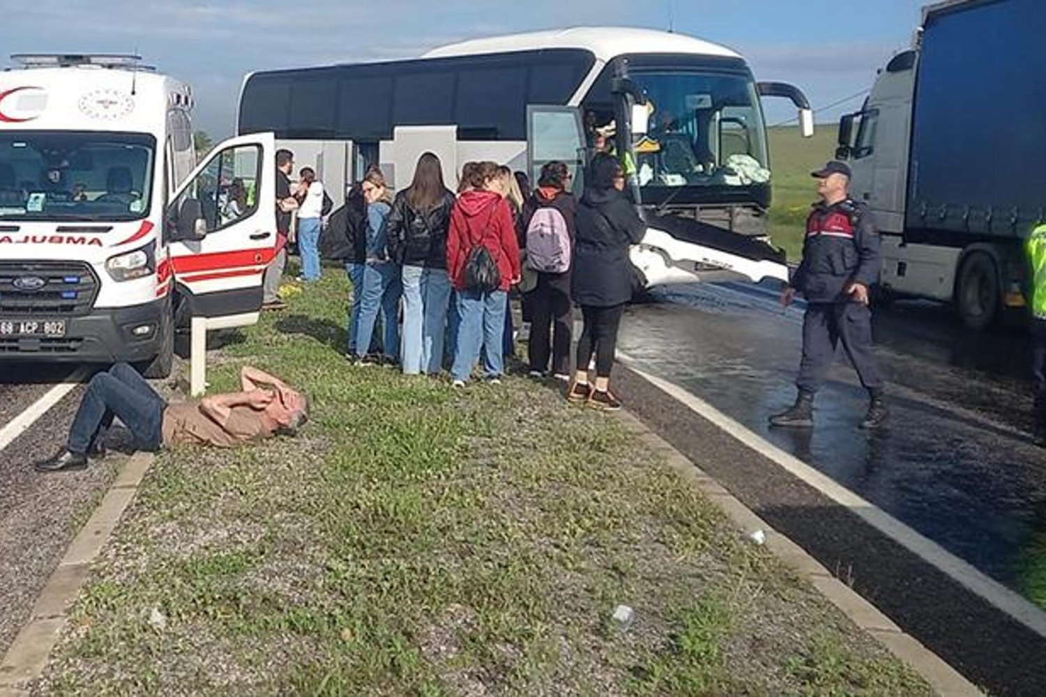Aksaray-Nevşehir Yolunda Otobüs Kazası: 16 Yaralı