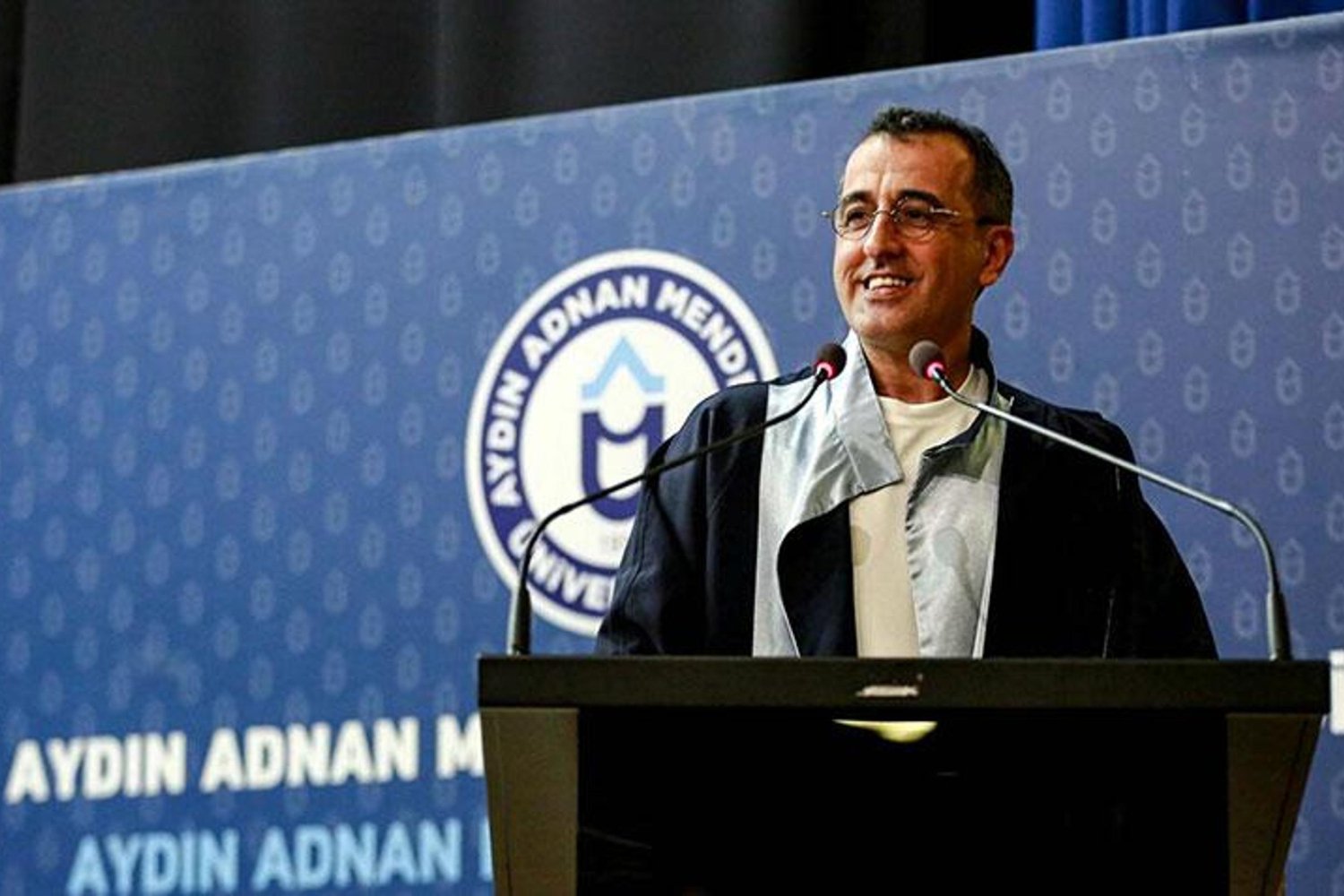 Aydın ADÜ’de Yaşlı Öğrencinin Başkanlık Zirvesi: 45 Yaşında Fakülte Birincisi Oldu