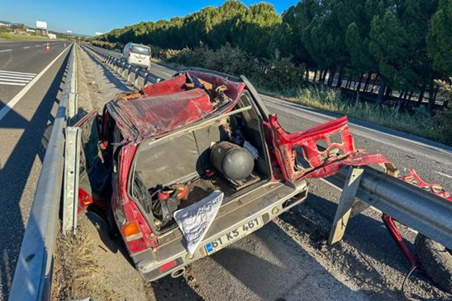 Uşak'ta Feci Trafik Kazası: Bir Kişi Hayatını Kaybetti, İki Yaralı