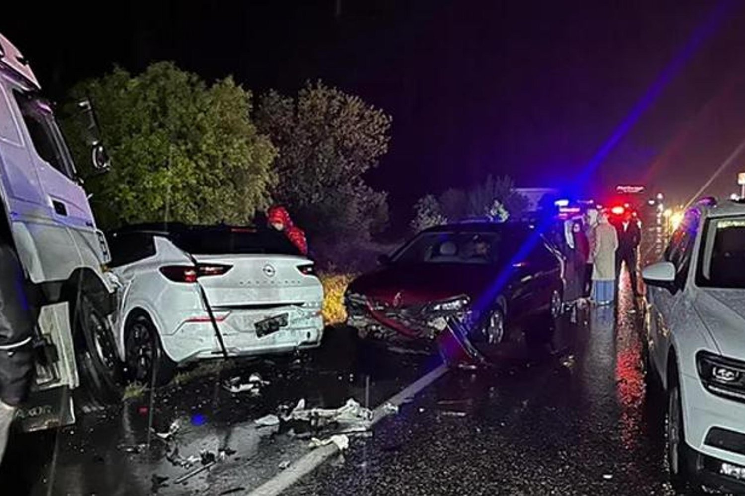 Uşak'ta Zincirleme Kaza: 4 Ölü, 17 Yaralı!