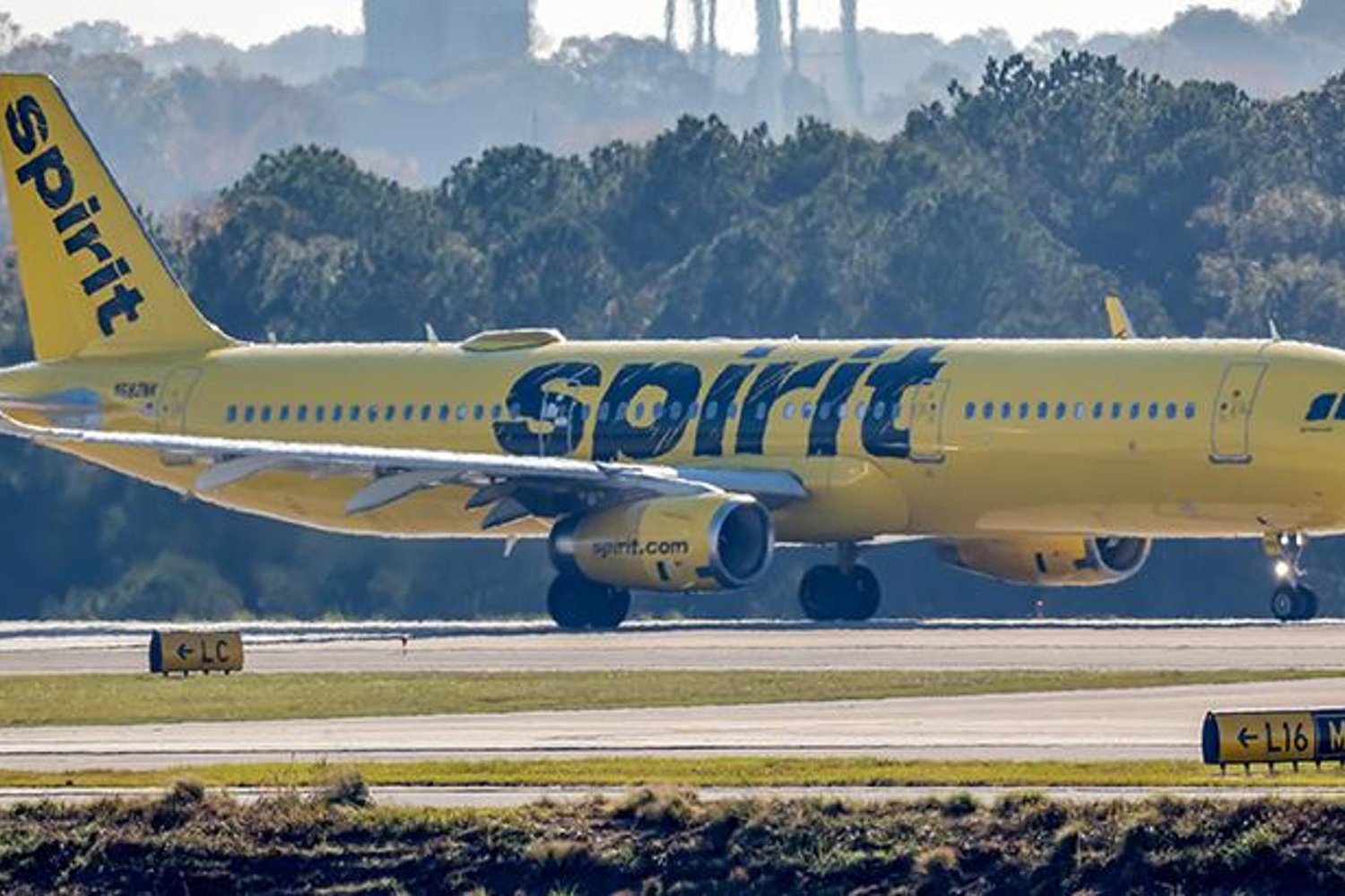 İran Savaşı Havacılık Sektörünü Vurdu: Spirit Airlines Faaliyetlerini Durduruyor