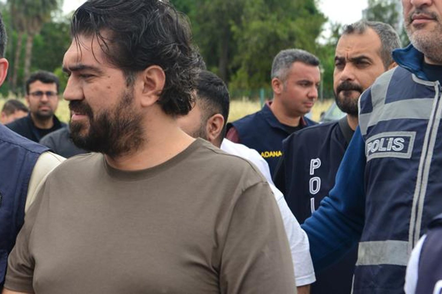 Adana'daki Yasa Dışı Bahis ve Kara Para Operasyonunda Gazeteci Rasim Ozan Kütahyalı Gözaltında