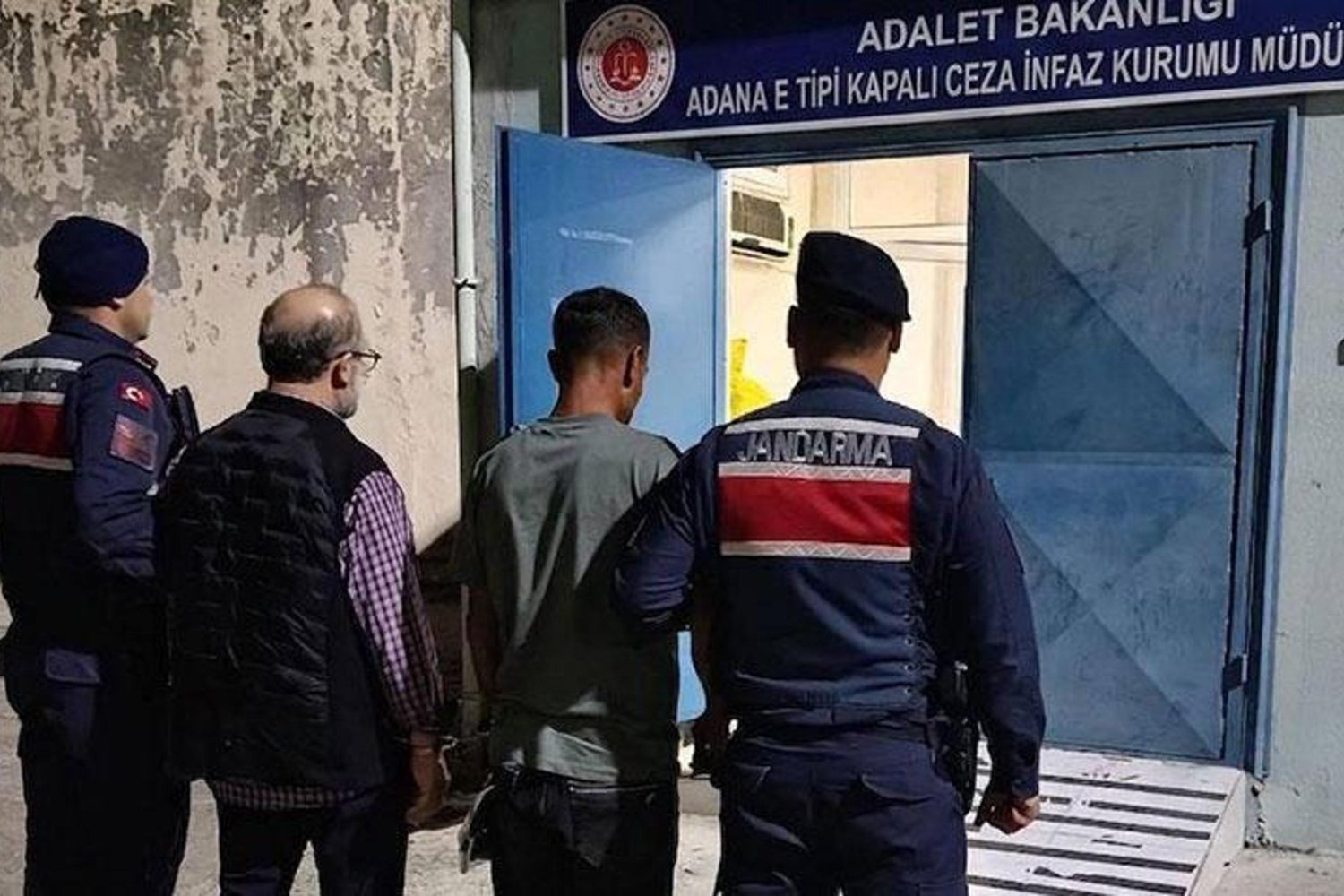 Adana'da Dolandırıcılar Yaşlı Çifti 10 Milyon Lira Değerinde Altını Aldattı