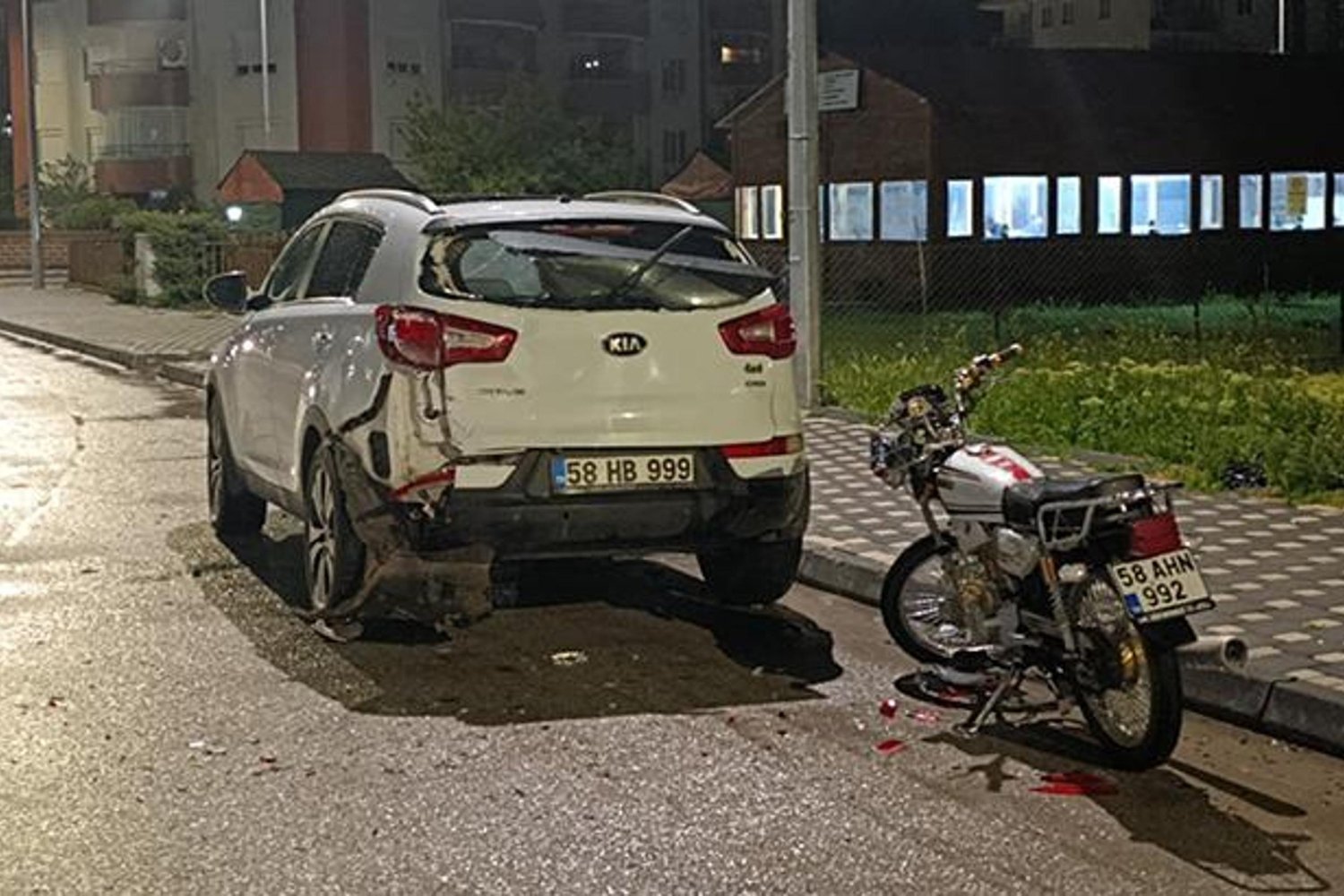 İstanbul'da Feci Kaza: Motosiklet Cipe Çarptı, 1 Ölü, 1 Yaralı