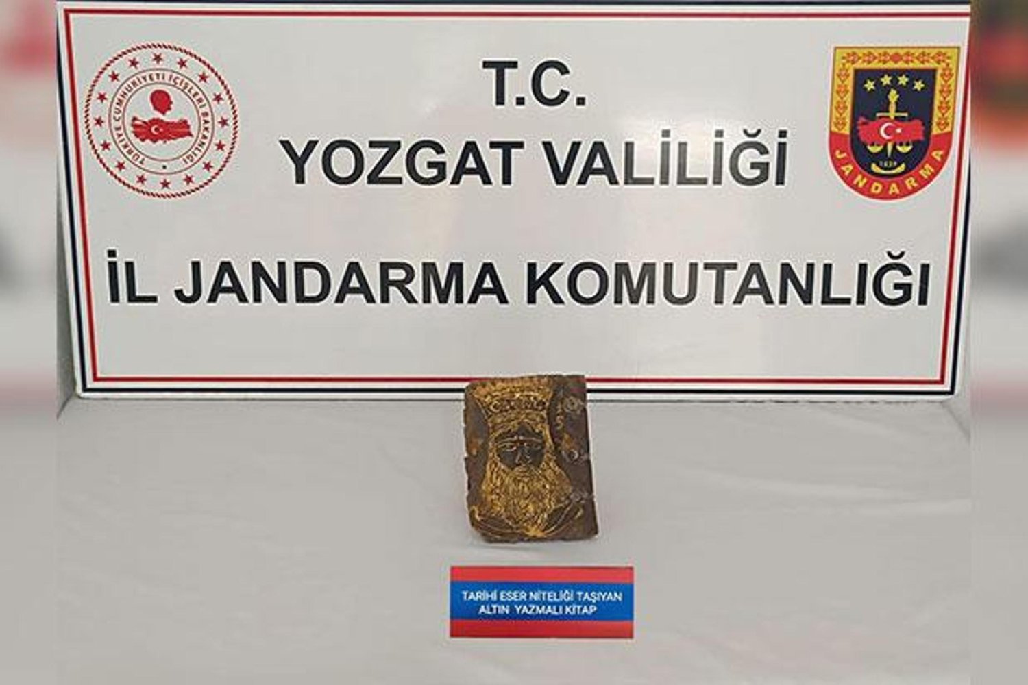 Yozgat'ta Antik Kitap Operasyonu: Altın Yazmalı Dijital Eser Ele Geçirildi