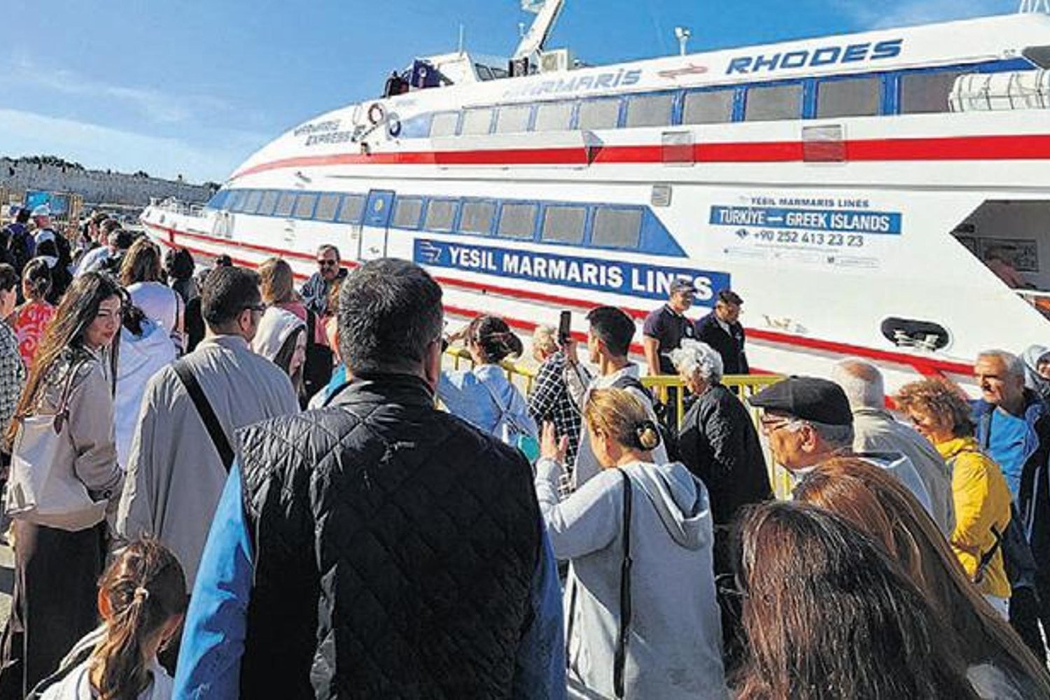 Muğla Rodos ve Yunan Adalarındaki Gümrük Kapılarında Uzun Kuyruklar Dikkat Çekiyor