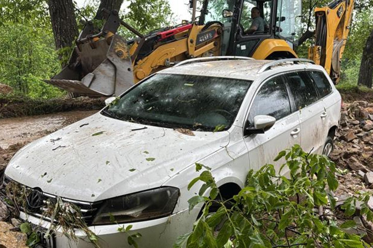 Sivas ve Niğde'de sağanak ve sel felaketi: Can kaybı ve trafikte yoğunluk
